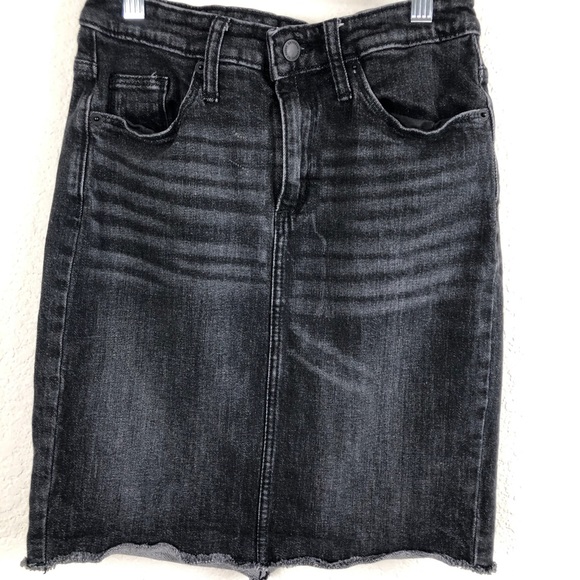 Universal Thread Black Distressed Denim Skirt 4/27 - Picture 2 of 8